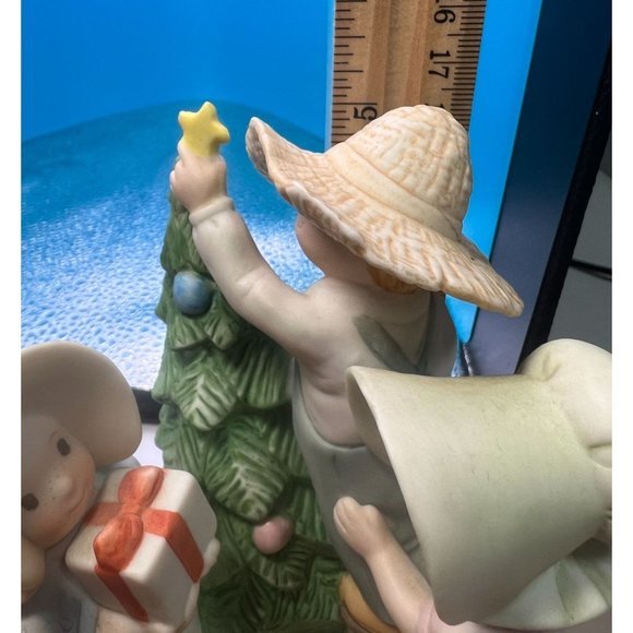 Masterpiece "Circle of Friends" Ceramic Figurine Christmas Religious Vintage 88 - Picture 6 of 8